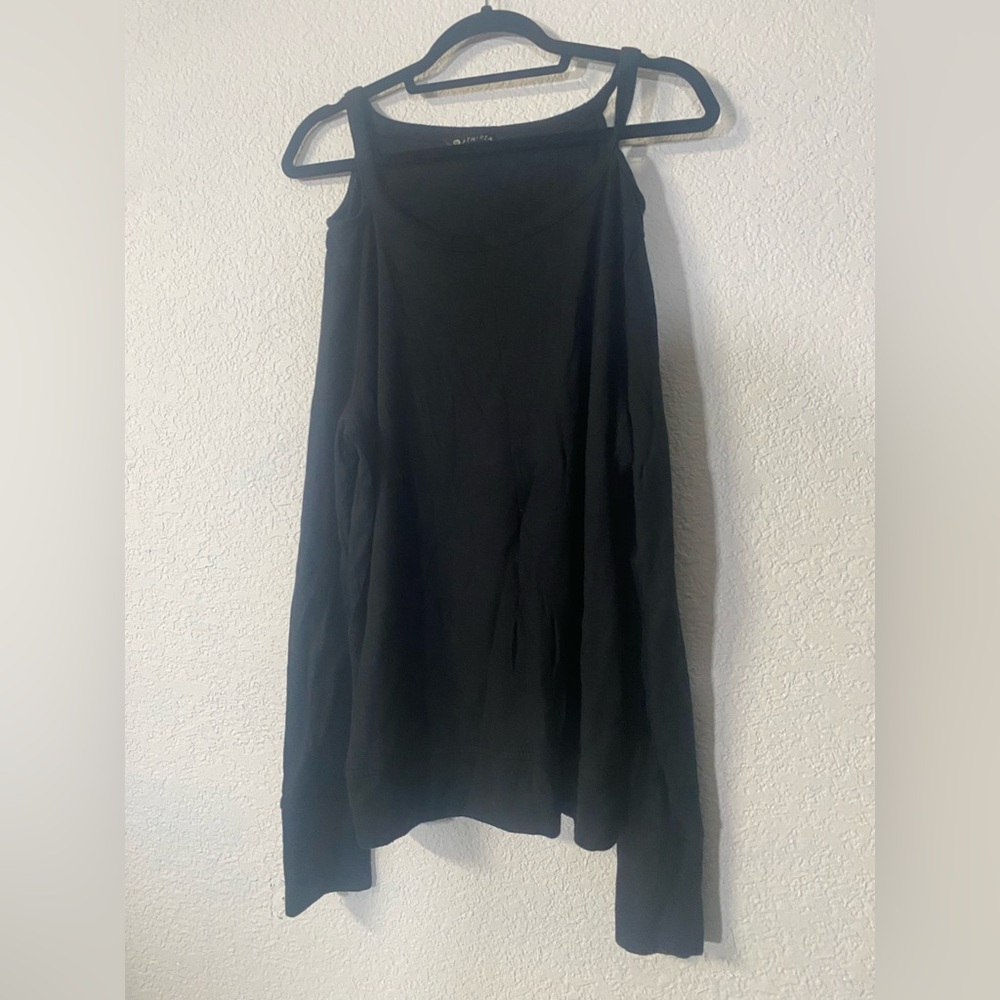 Athleta women’s Black cold Open shoulder long sleeve top large Tall